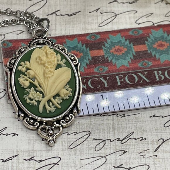 SILVER Green Lily of the Valley Cameo Summer Pendant Necklace Charm Wedding Gift - Picture 11 of 11